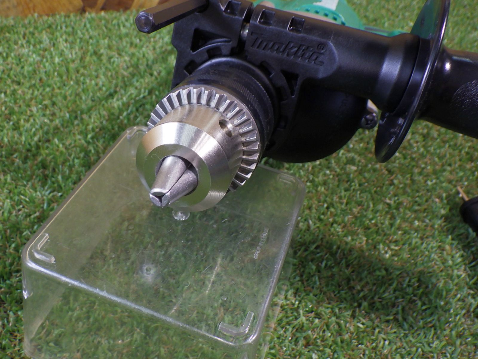  硬い素材に穴を開けに マキタ 16ｍｍ振動ドリル M 816 品 振動 コアドリル ドリル ドライバー レンチ