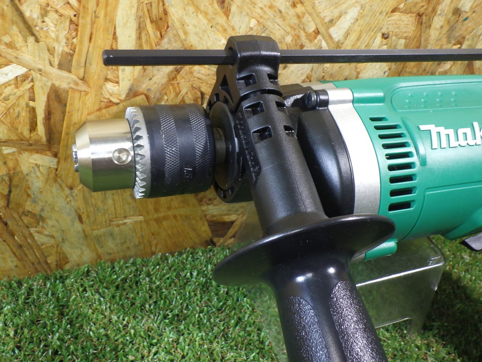 硬い素材に穴を開けに マキタ 16mm振動ドリル M816 品