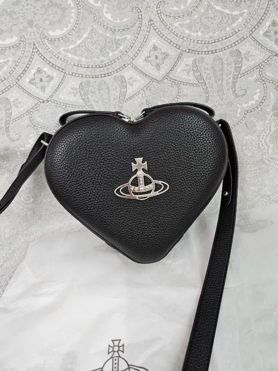 Vivienne Westwood ヴィヴィアン ウエストウッド エラ ハートバッグ クロスボディーバッグ ハートバッグ