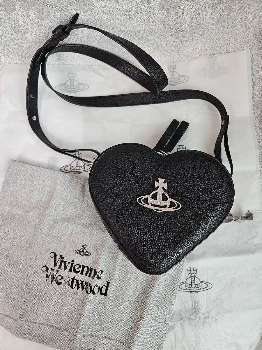 Vivienne Westwood ヴィヴィアン ウエストウッド エラ ハートバッグ クロスボディーバッグ ハートバッグ