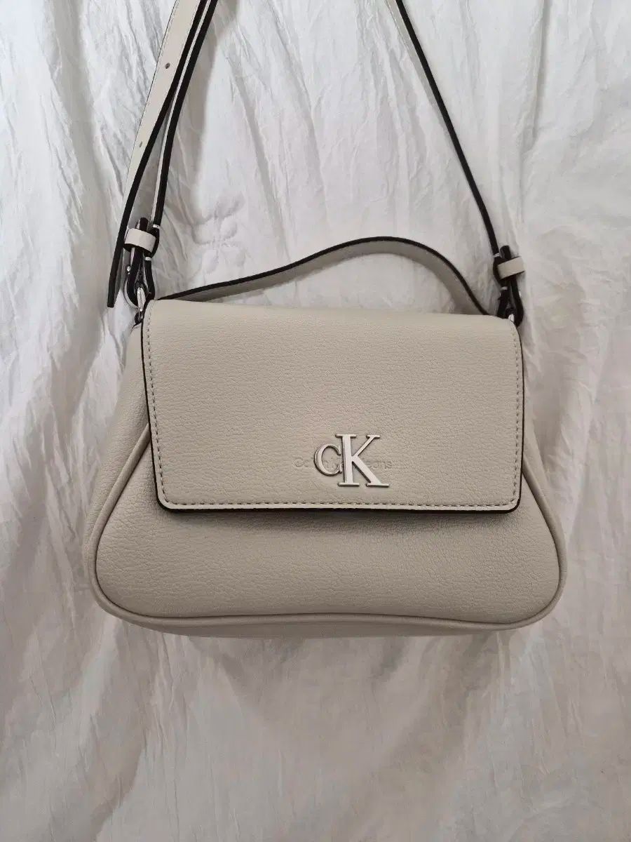 【最低価格】 Calvin Klein クロスバック