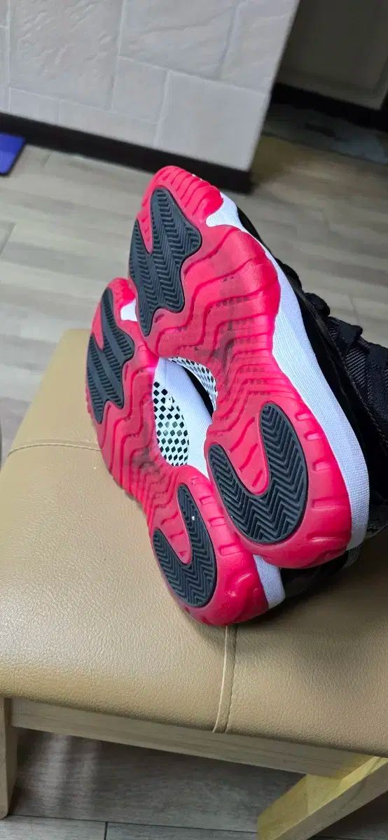  ナイキ エア ジョーダン 11 ブラック レッド 260 シューズ(男性用) バスケットボール