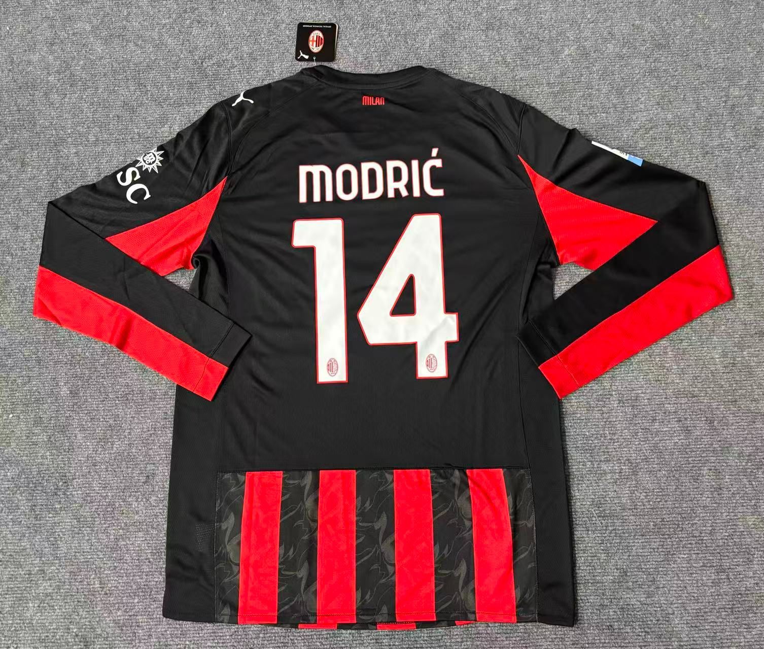 25-26 ACミラン ホームユニホーム 14番 モドリッチ - メルカリ