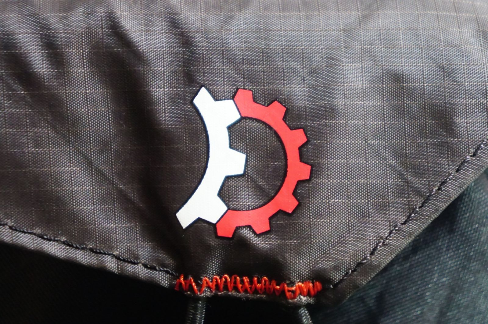 レベレイトデザインrevelate designs フレームバッグsurly