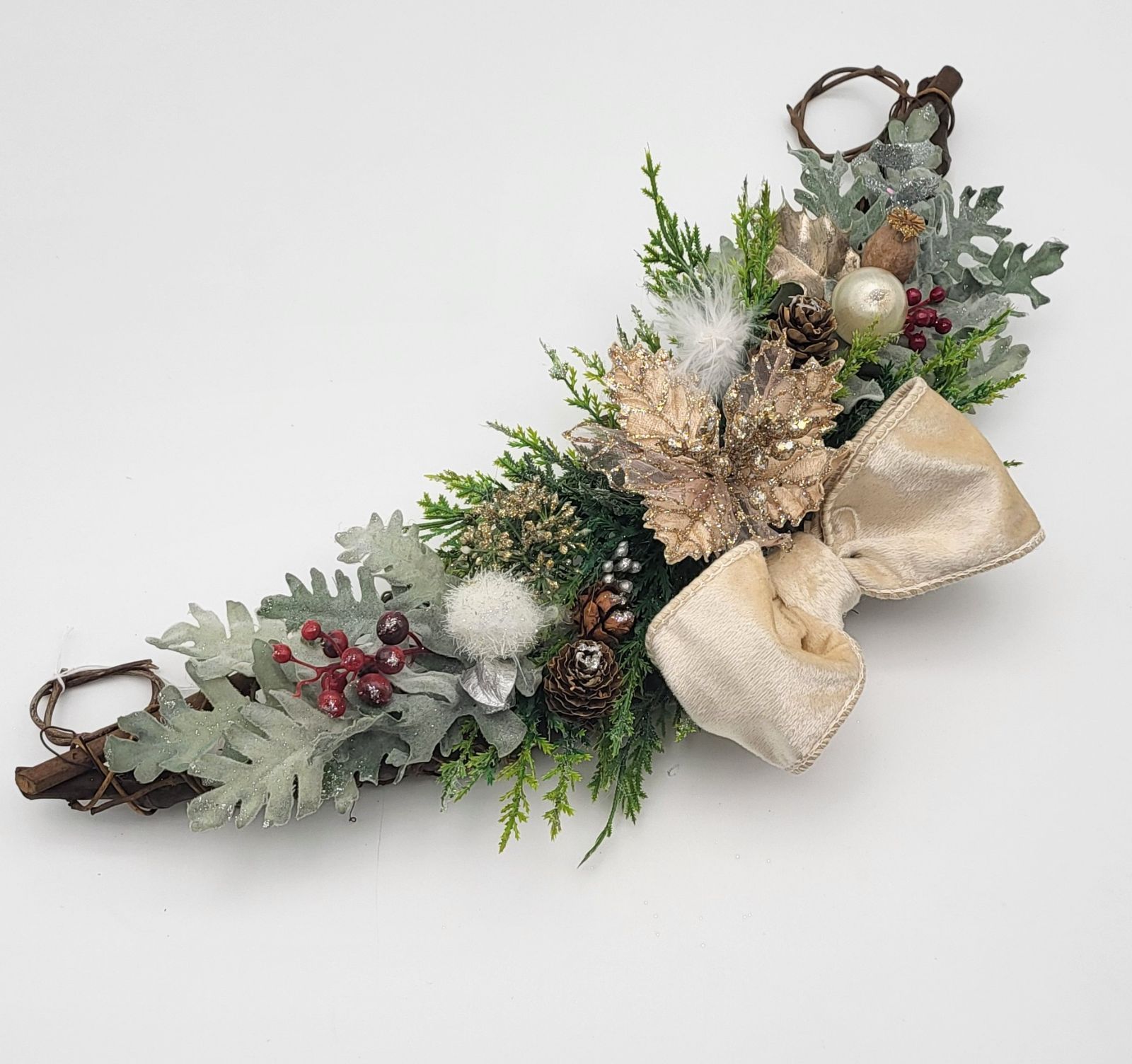 ゴールドポインセチア三日月クリスマスリース