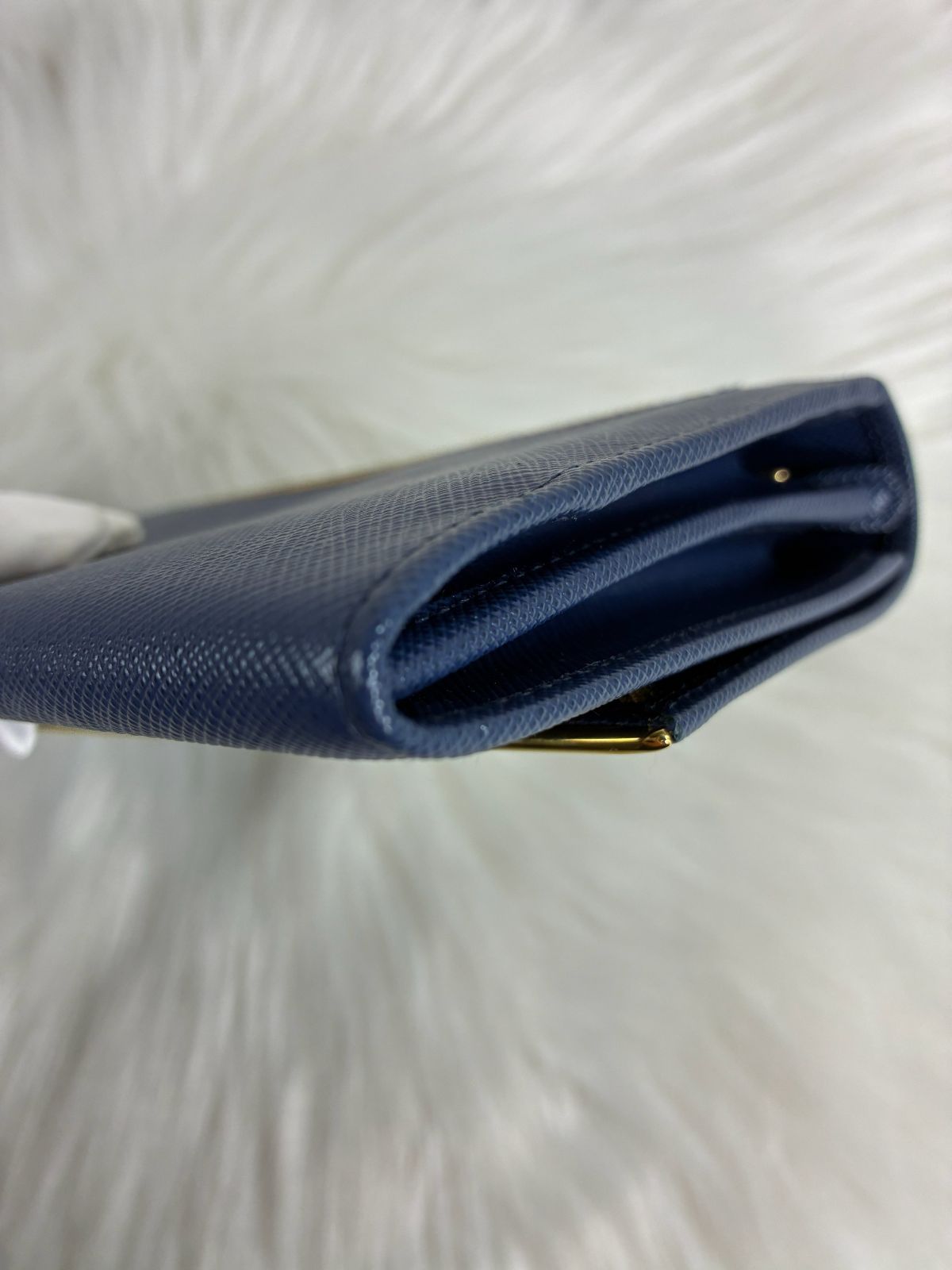 サフィアーノレザー