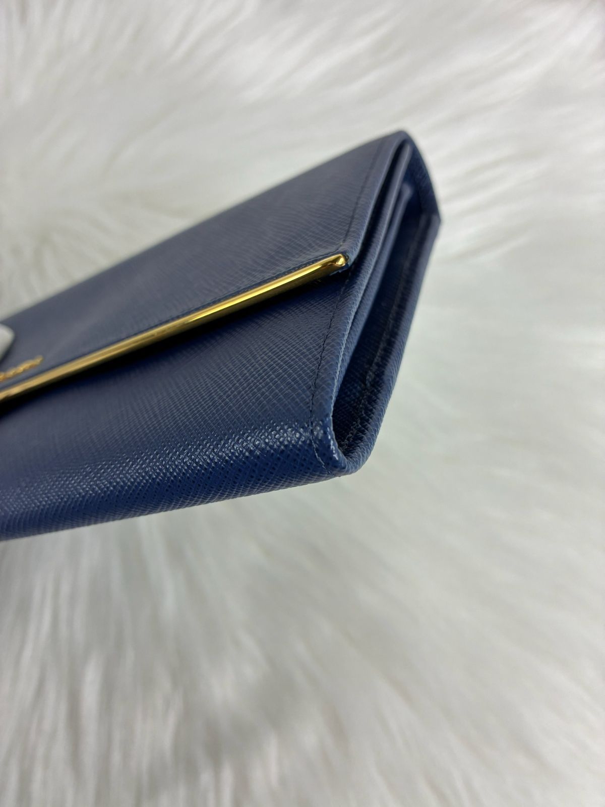 PRADA サフィアーノレザー