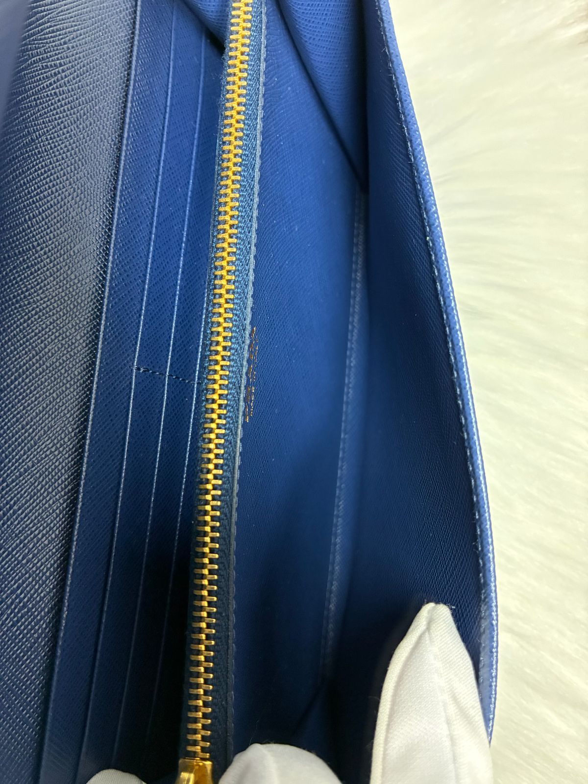 PRADA サフィアーノレザー