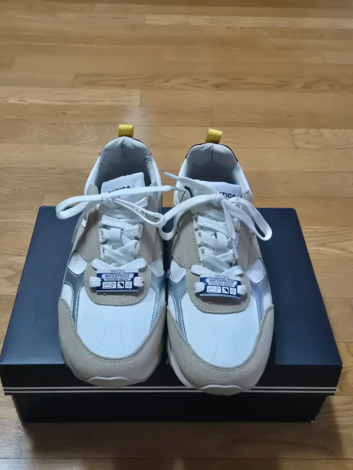 275 ノーティカ スニーカー