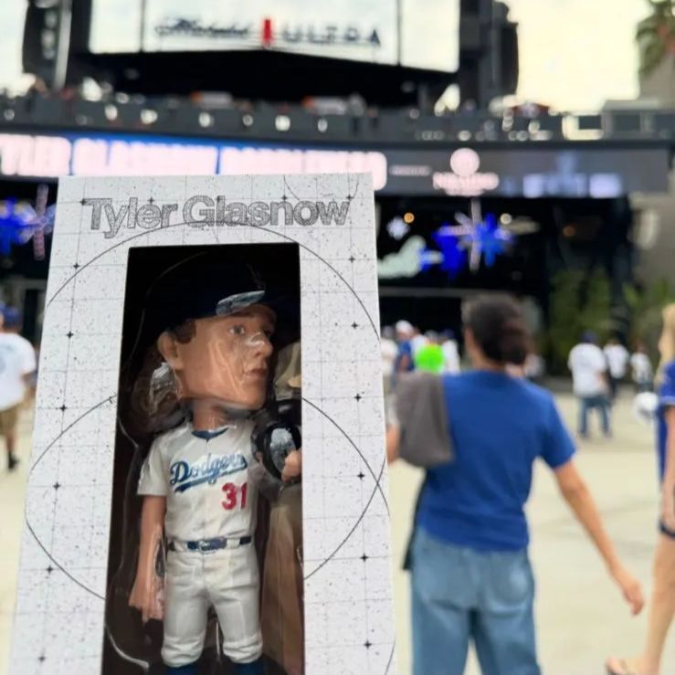 グラスノー ボブルヘッド