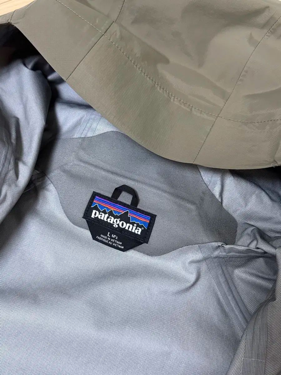 パタゴニア トレントシェル L セージカーキ