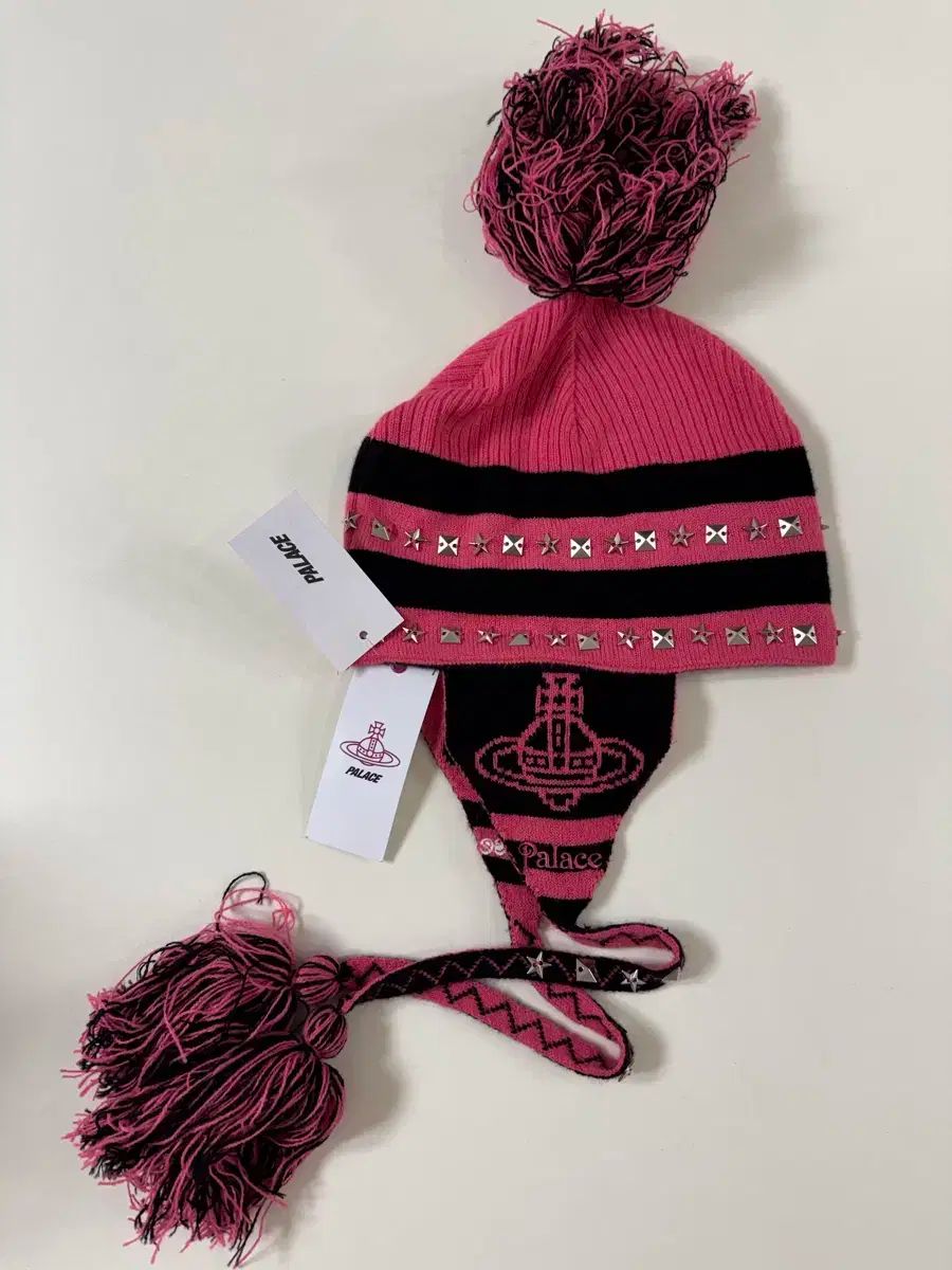 パレス ヴィヴィアン ウエストウッド OF ニット イヤーフラップ ビーニー