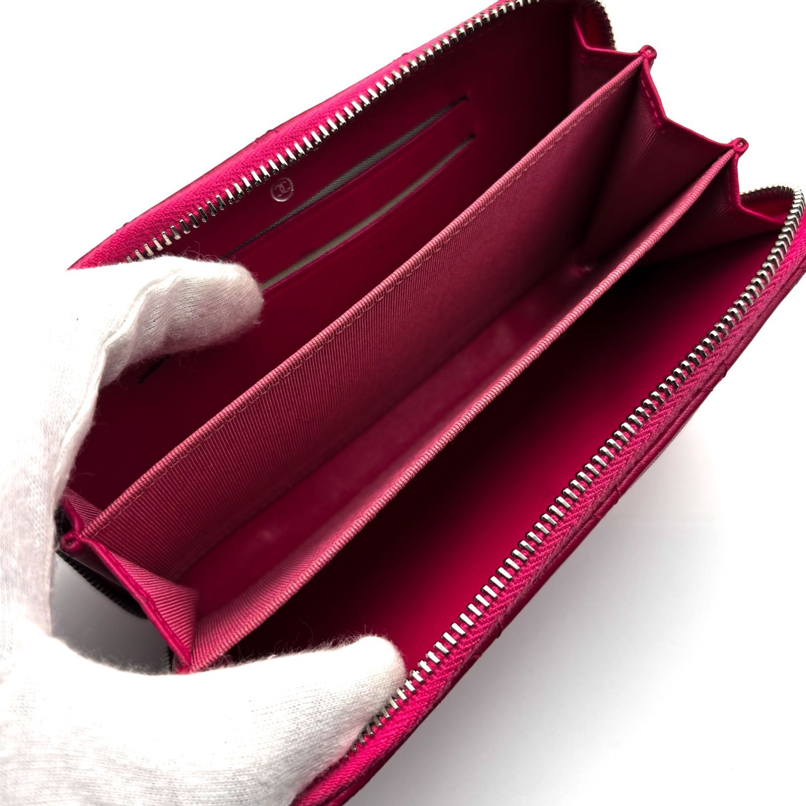 最終価格【超極美品✨】シャネル マトラッセ ラウンドジップ ミディアム 財布 極美品✨】シャネル ミディアム 財布 マトラッセ ラウンドジップ