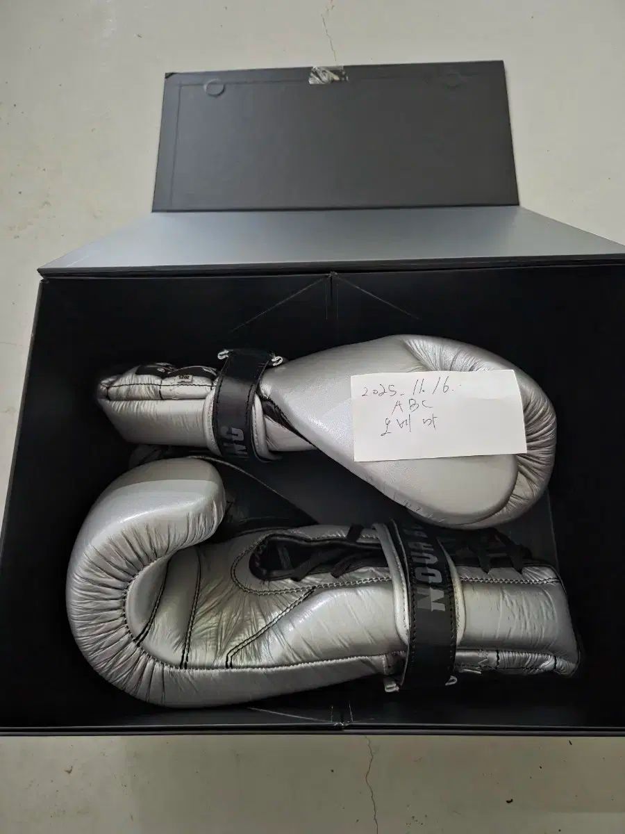 レエストレッディショナログローブ 12オンスシルバー コンバーター です