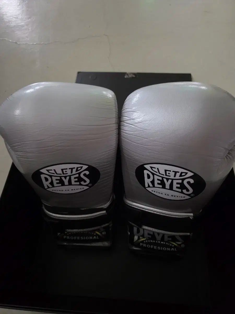  レエストレッディショナログローブ 12オンスシルバー コンバーター です その他 ボクシング