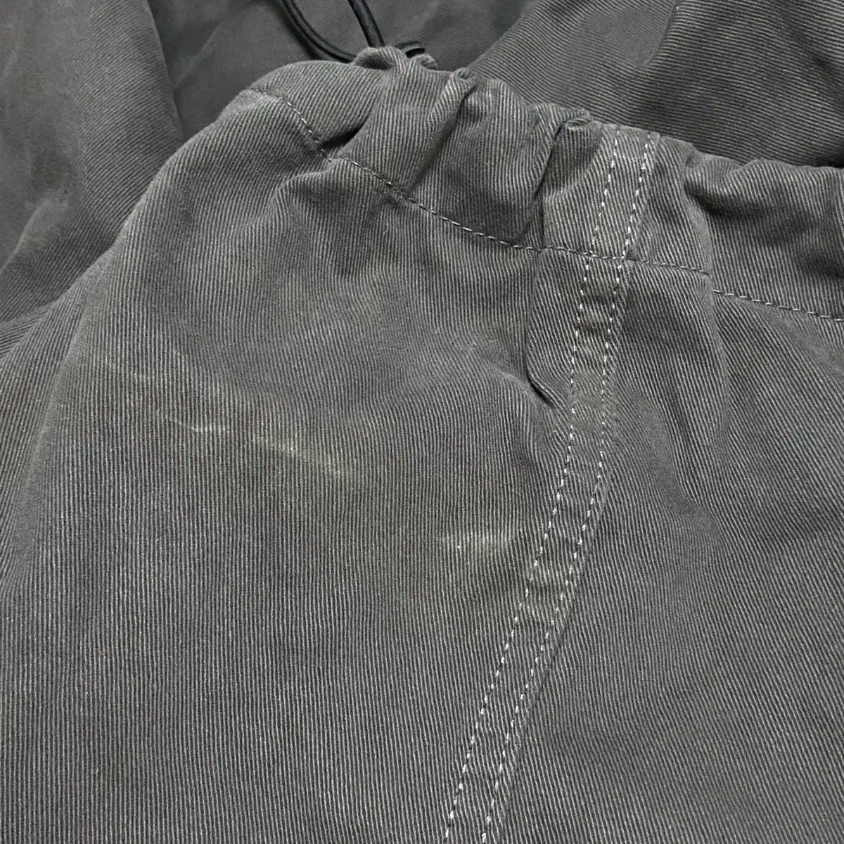 アーカム ピンタック カーゴ パンツ ダークグレー 1