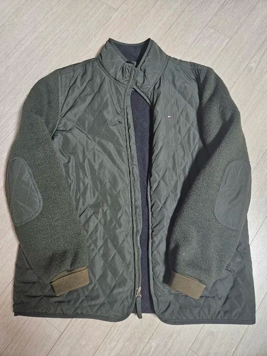 トミーヒルフィガー 軽量ジャケット 100 105 サイズ カーキ