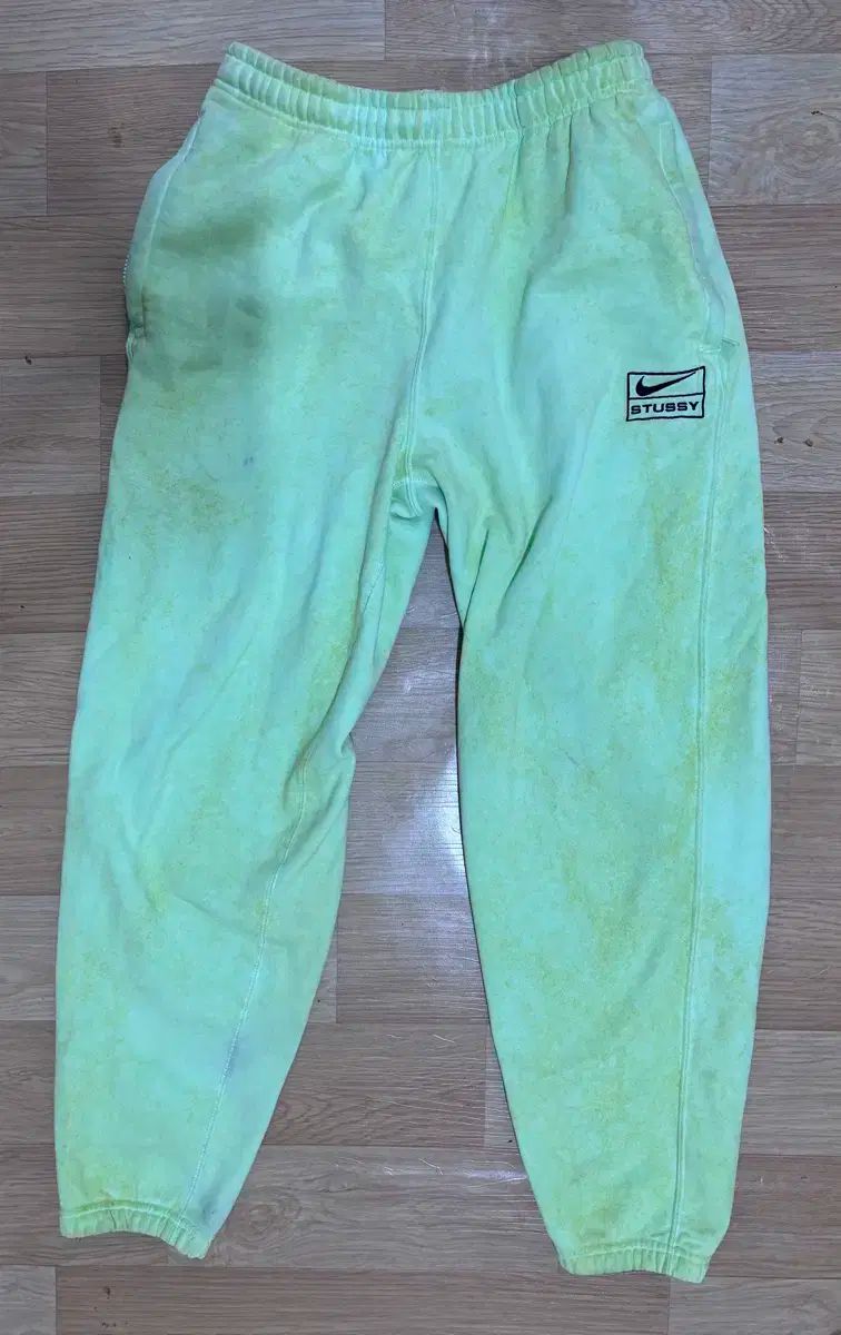 STUSSY X NIKE ウォッシュ ジョガーパンツ ライム