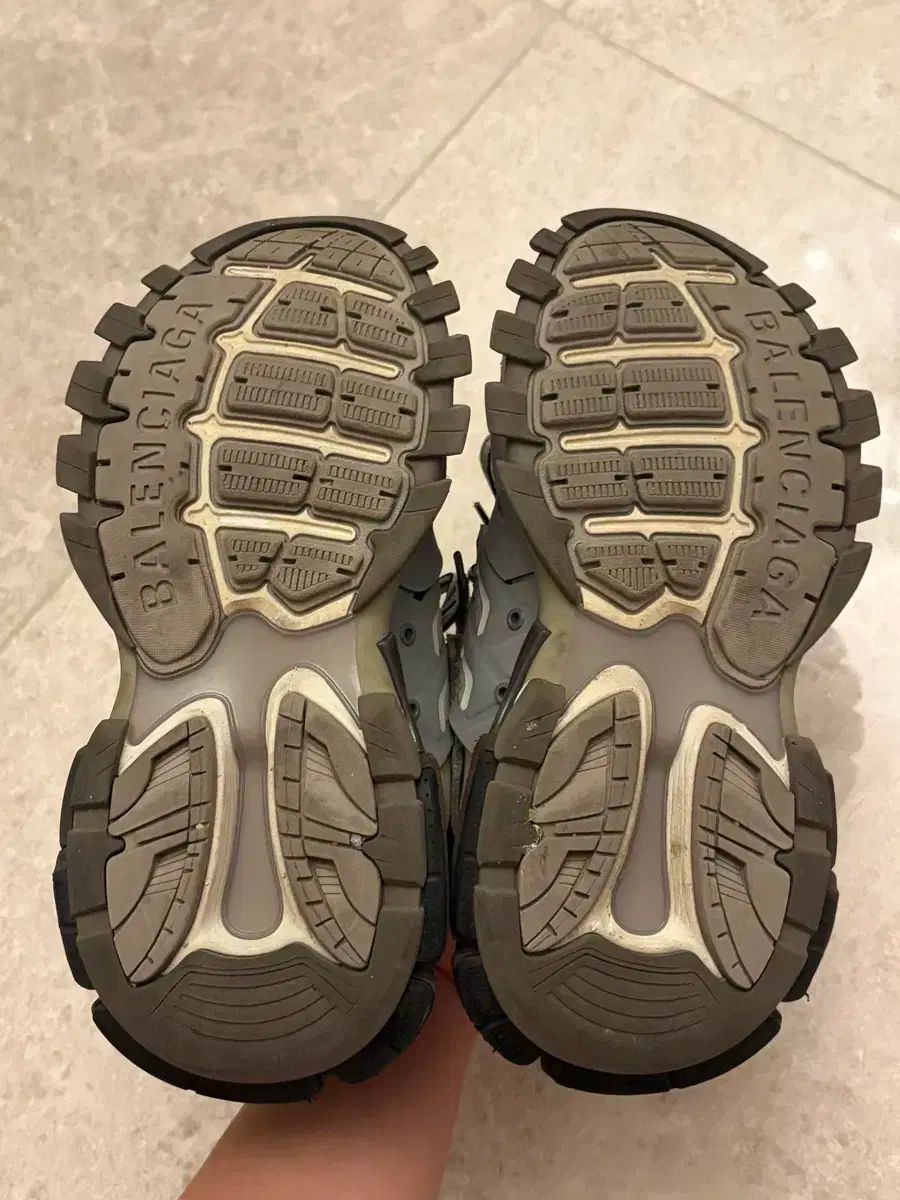 バレンシアガ トラック