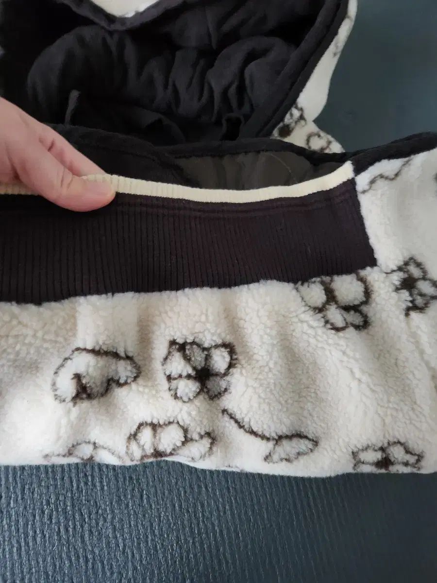  サースデーアイランド フードジャケット パーカー トップス