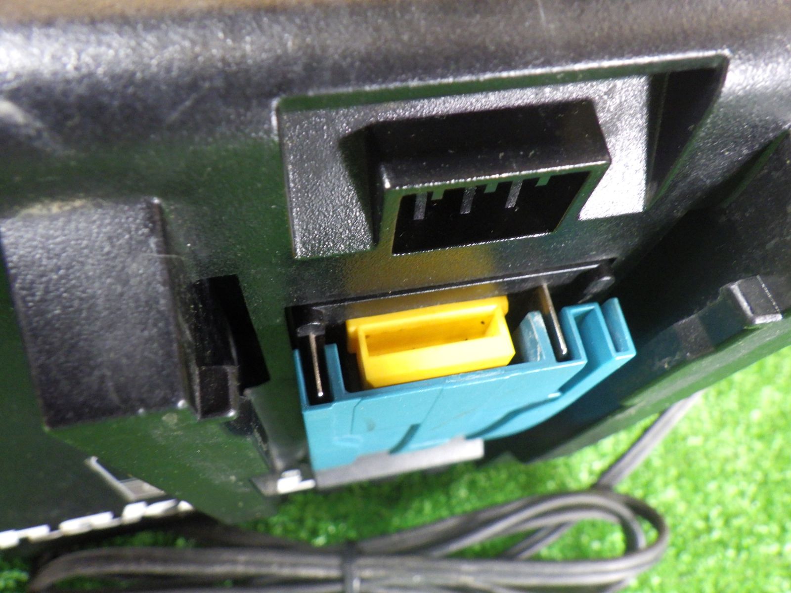 2個同時に充電 マキタ 2口急速充電器 DC18RD 充電式 電動工具 makita 品