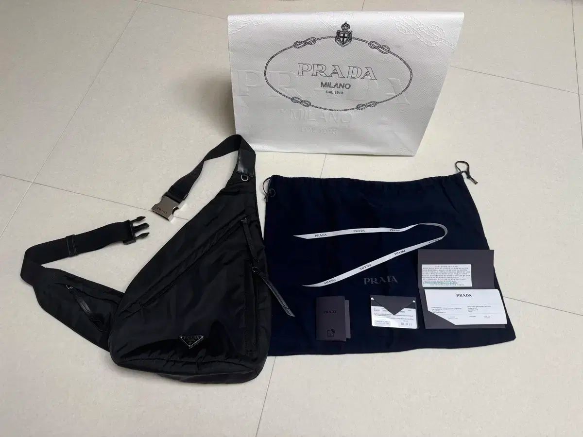 PRADA プラダ スリングバック 三角ポーチ ミニバック 韓国 百貨店 フルセット