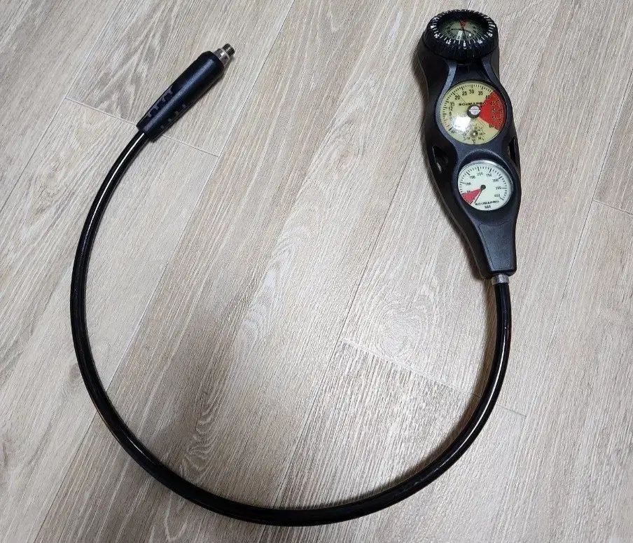 SCUBAPRO スキューバプロ 3 ゲージ ダイビング 圧力計 spg