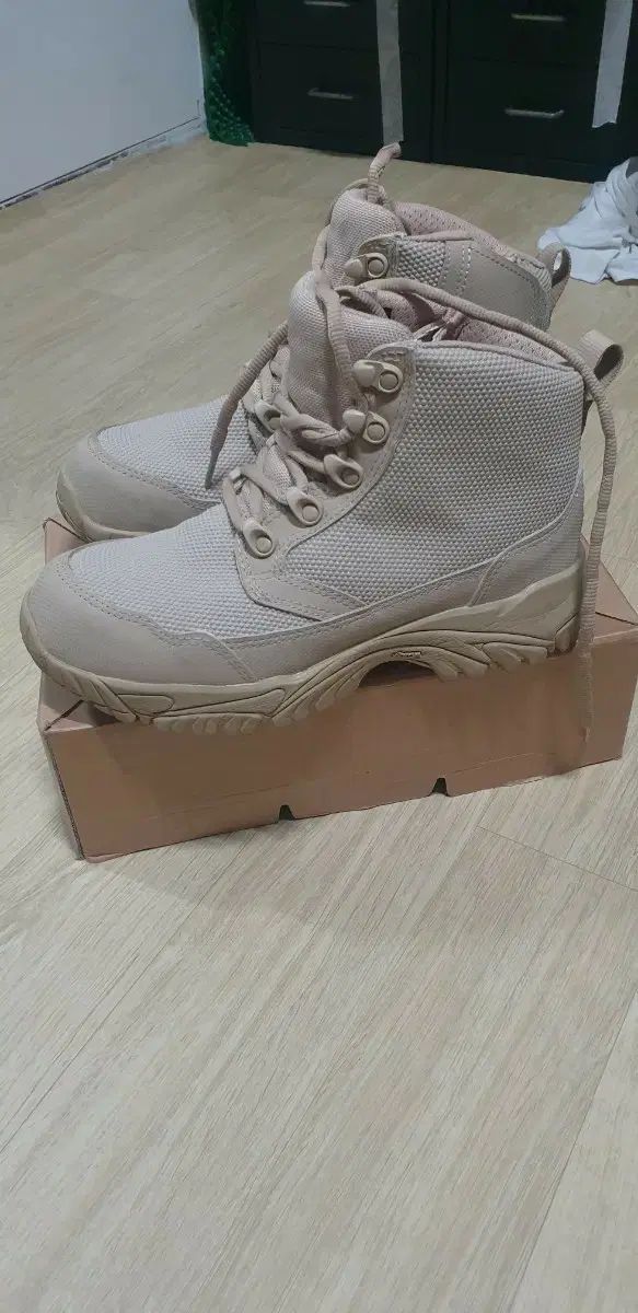 アルタイギア 登山靴 245 防水ファブリック ビブラム