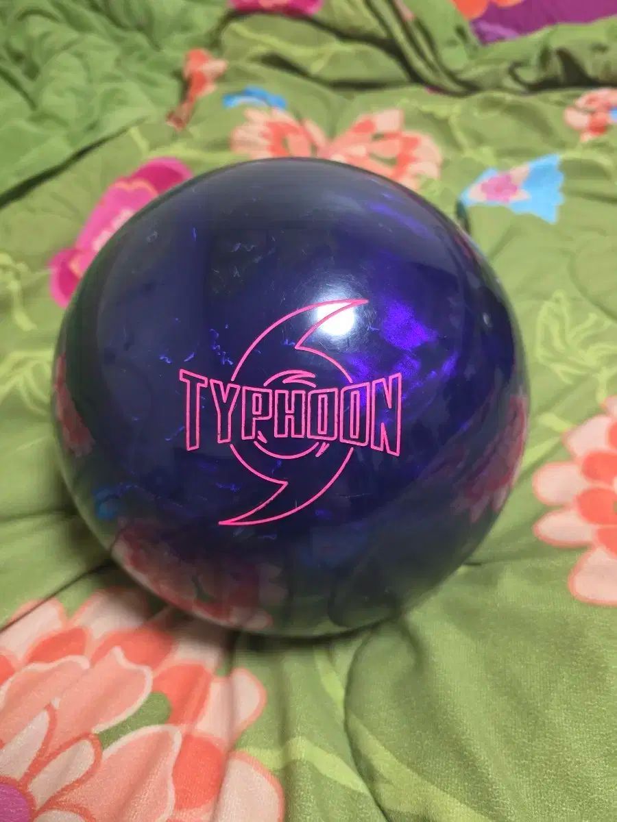 ストーム タイフーン 15p公式球 LEE STU トゥーハンド