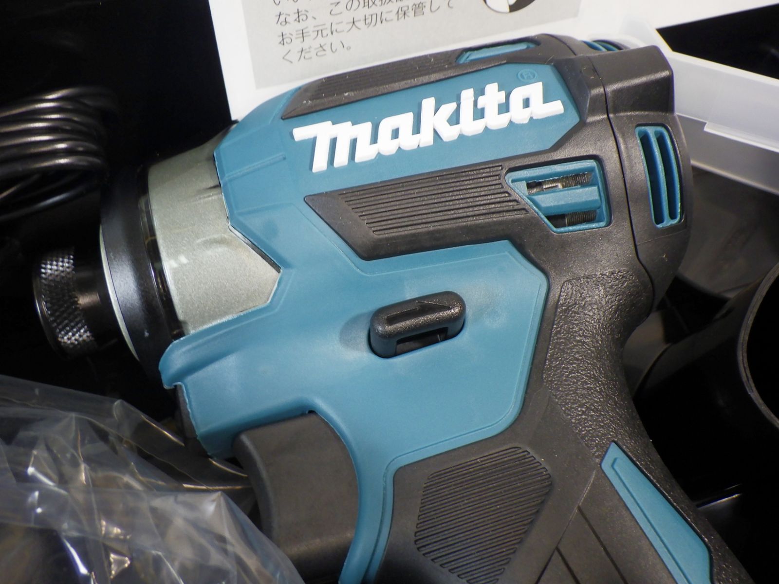 人気メーカー 箱に傷あり マキタ 18V 充電式インパクトドライバ 青 バッテリー 充電器付き TD173DRGX