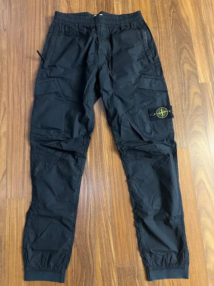 STONE ISLAND ストーンアイランド ブラック カーゴ ジョガーパンツ