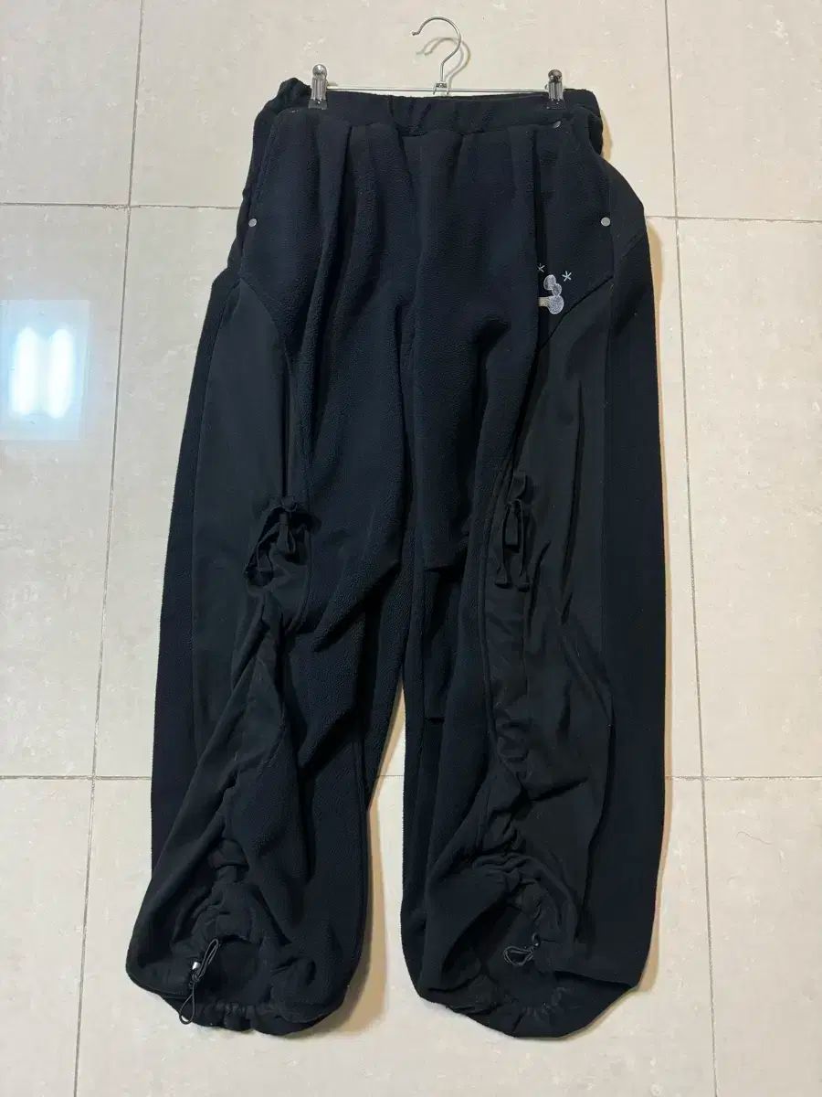  ハグユアースキン ドローストリング フリース ジップアップパンツ ブラック ジョガーパンツ スウェットパンツ パンツ