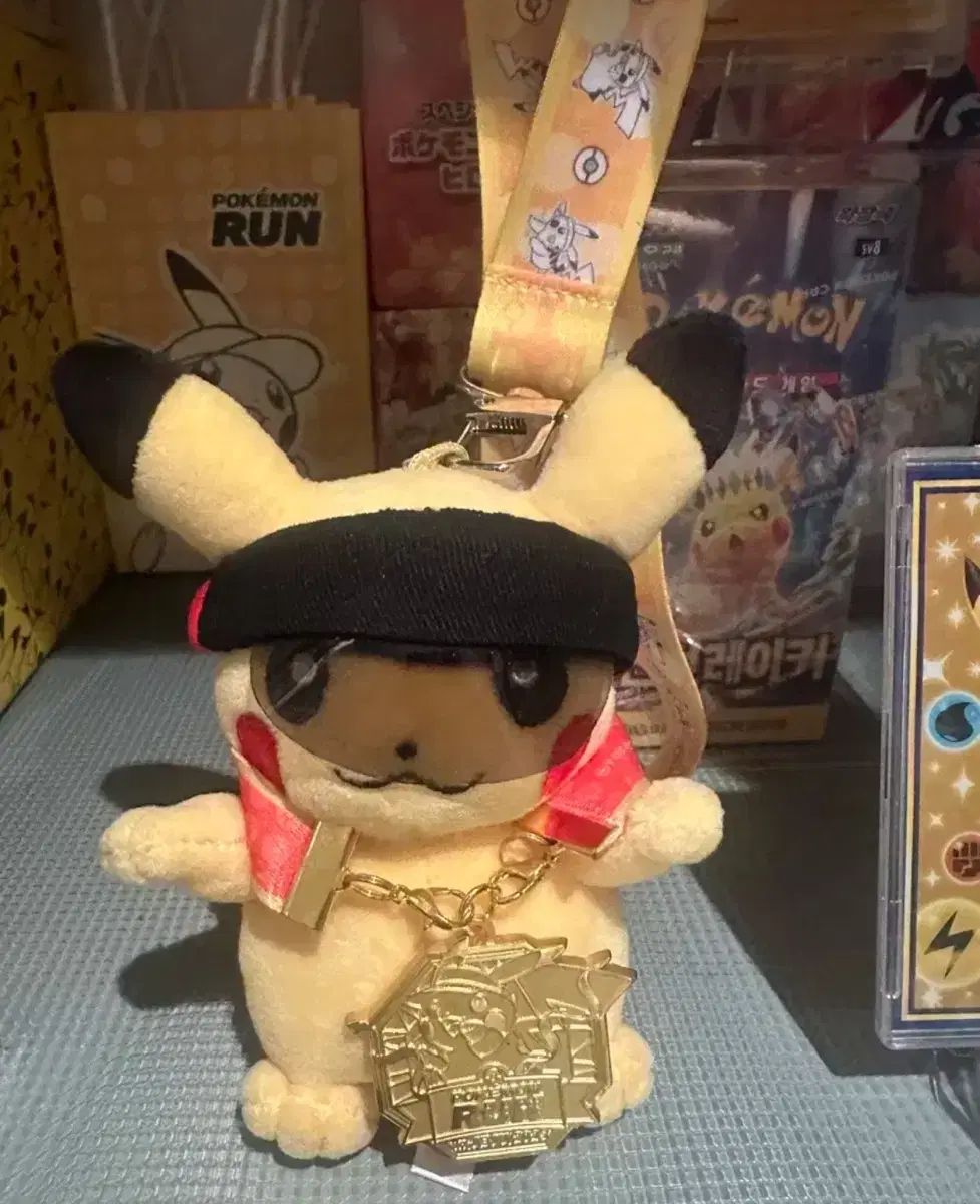 ポケットモンスター RUN ピカチュウ ぬいぐるみ 金メダル