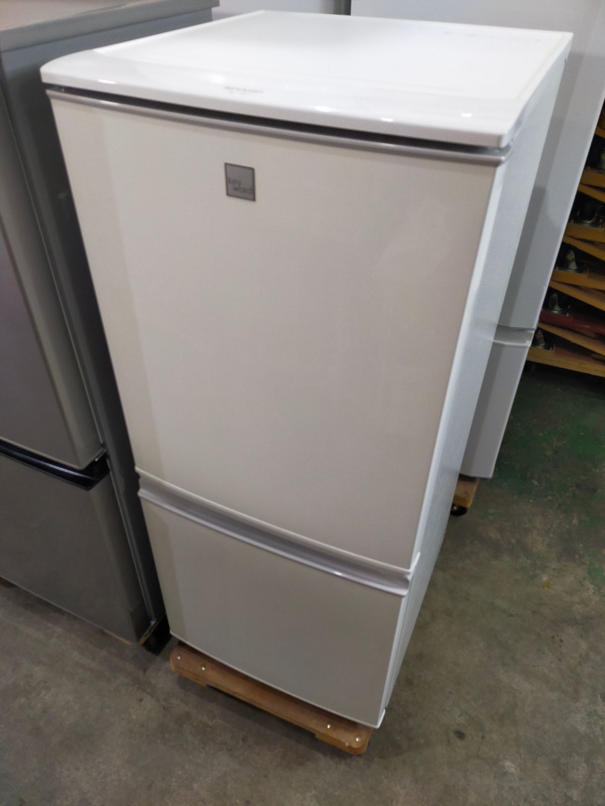 冷蔵庫 シャープ SJ 14 E 7 KW 137 L 2019年製