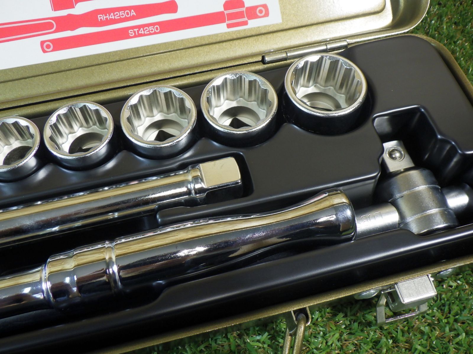 ナットの着脱に ロブスター