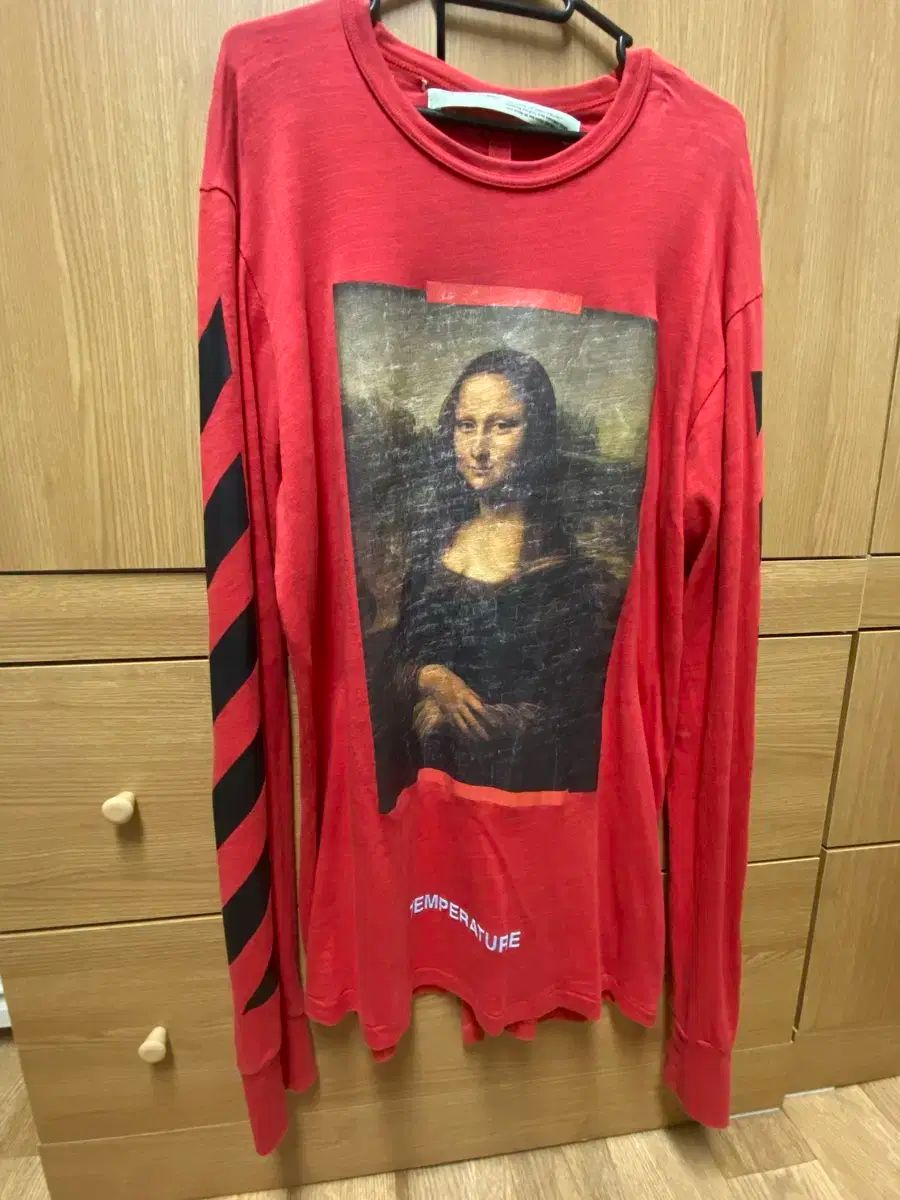M オフホワイト モナリザ レッド 長袖Tシャツ