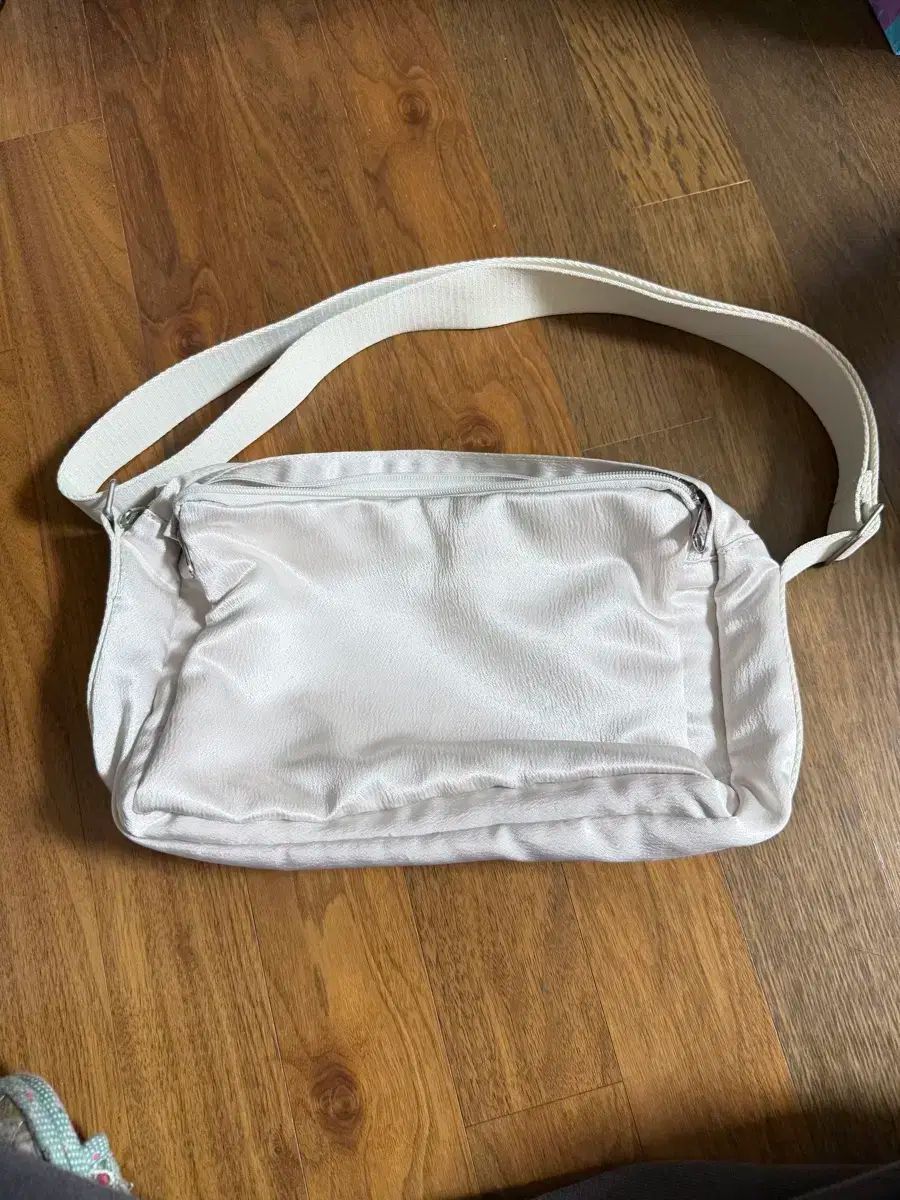 レギュラーシルキークロスバック