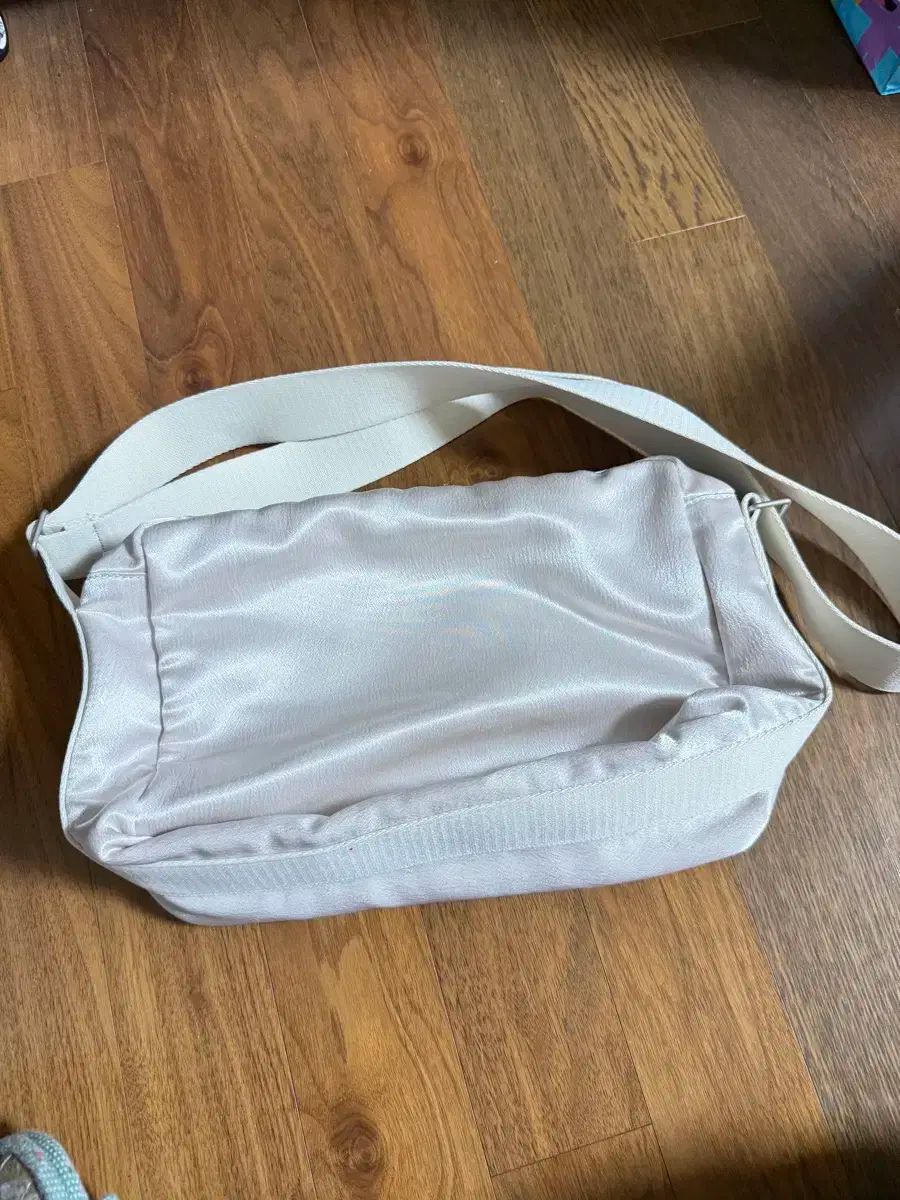 レギュラーシルキークロスバック