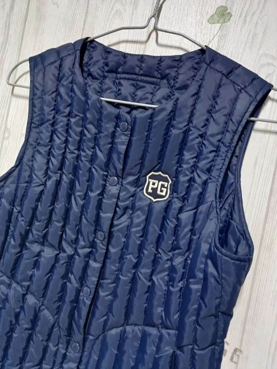 パーリーゲイツ レディース ゴルフ 軽量 グースダウンベスト 90