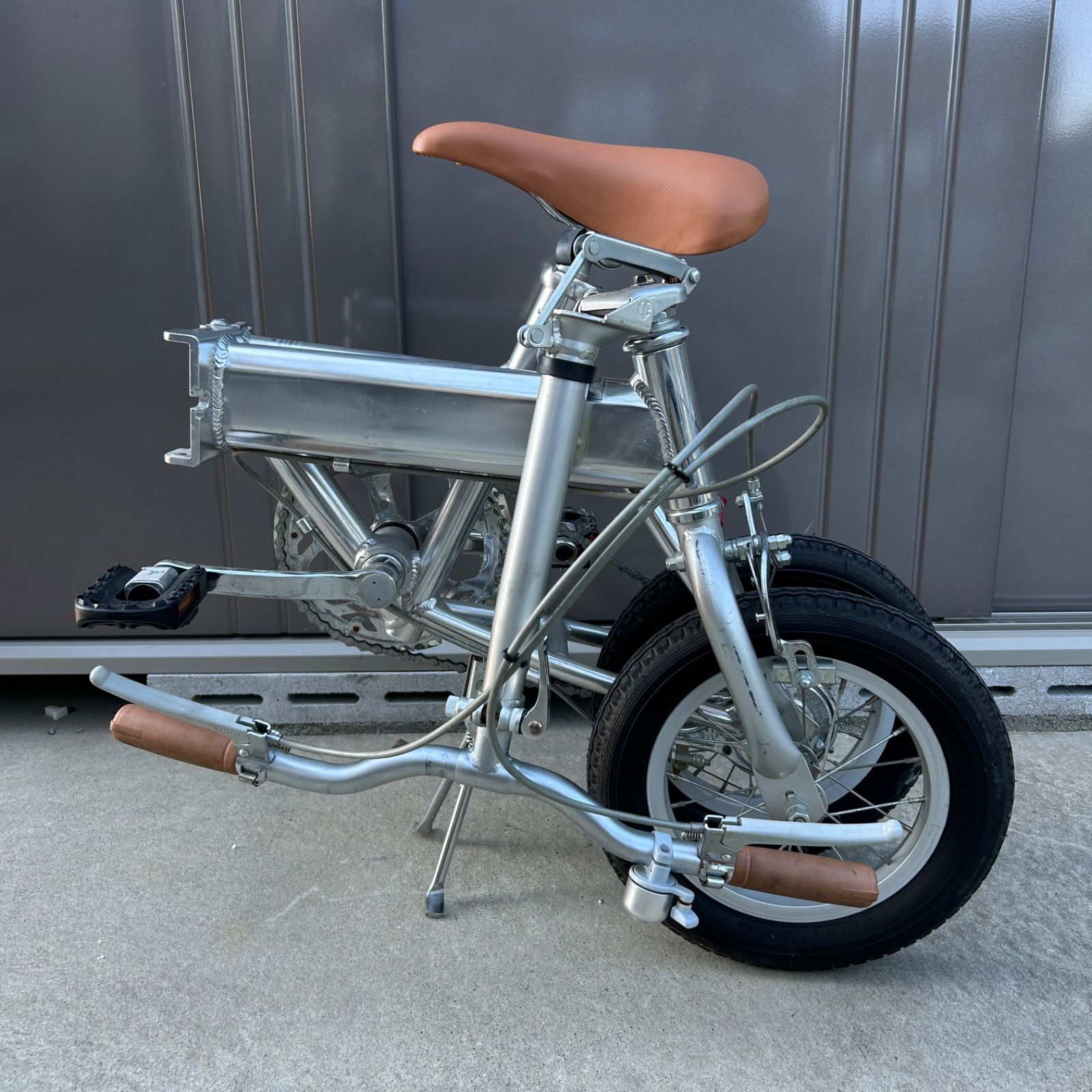 美品　G.M.C. シルバー折りたたみ自転車 シルバー折りたたみ自転車 美品 G.M.C. シルバー折りたたみ自転車 美品