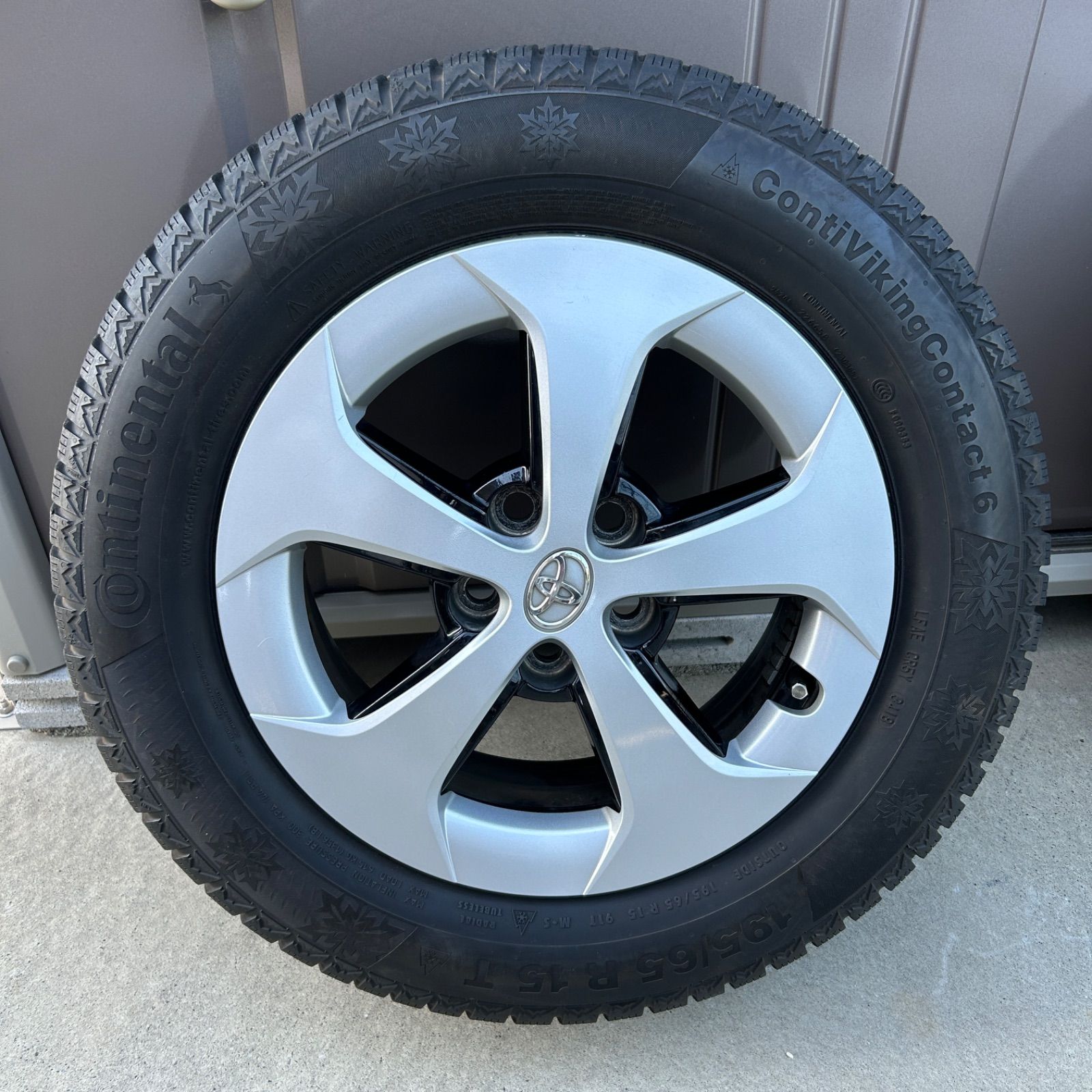 愛知県愛西市 30 プリウス 15インチ アルミホイル 4本セット 195 65 R 15 Continental コンチネンタル Conti Viking Contact 6 スタッドレスタイヤ 車 ラクルモーター館