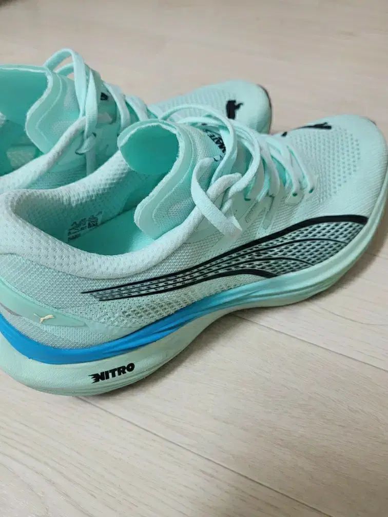 ディビエイトナインティスリー ミント スピンク ブルー ランニングシューズ