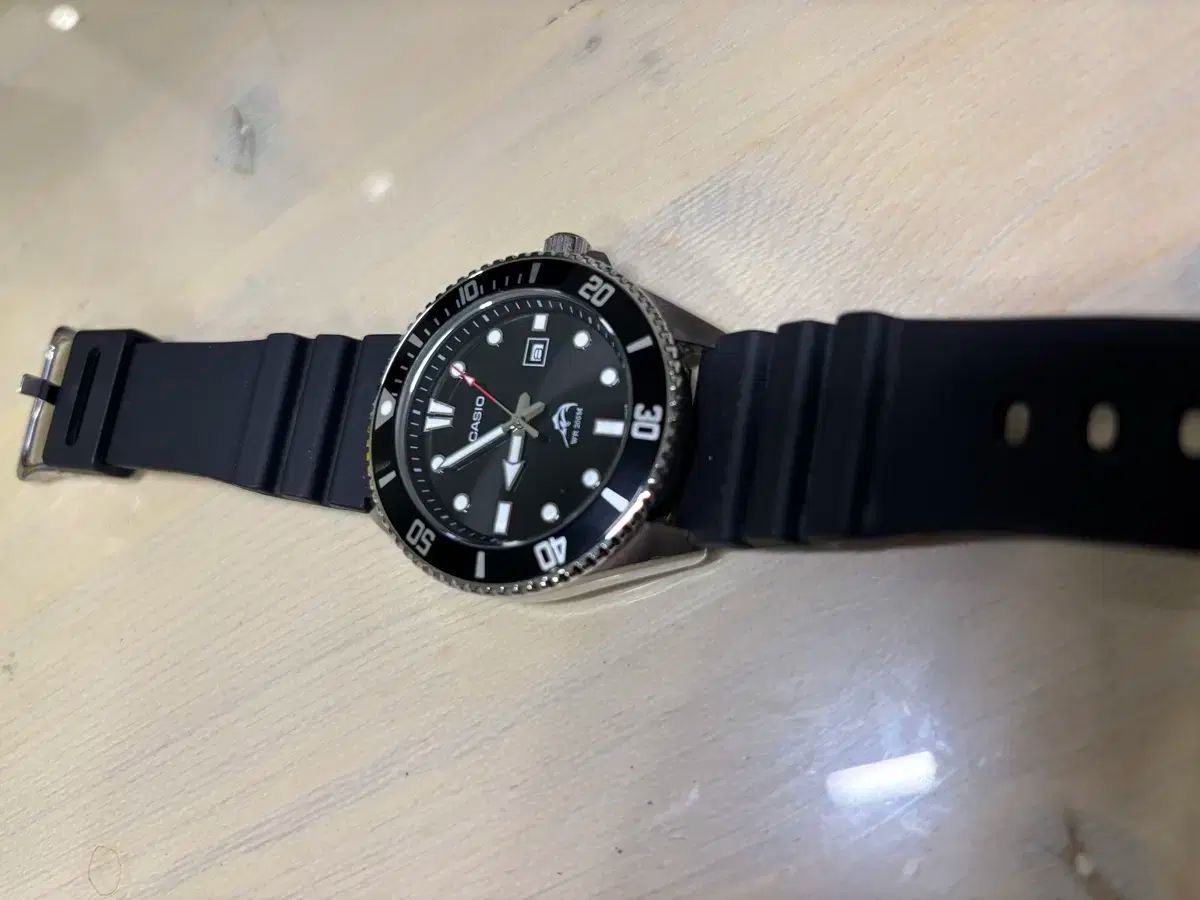 CASIO MDV 106 黒文字盤 黒カジキ