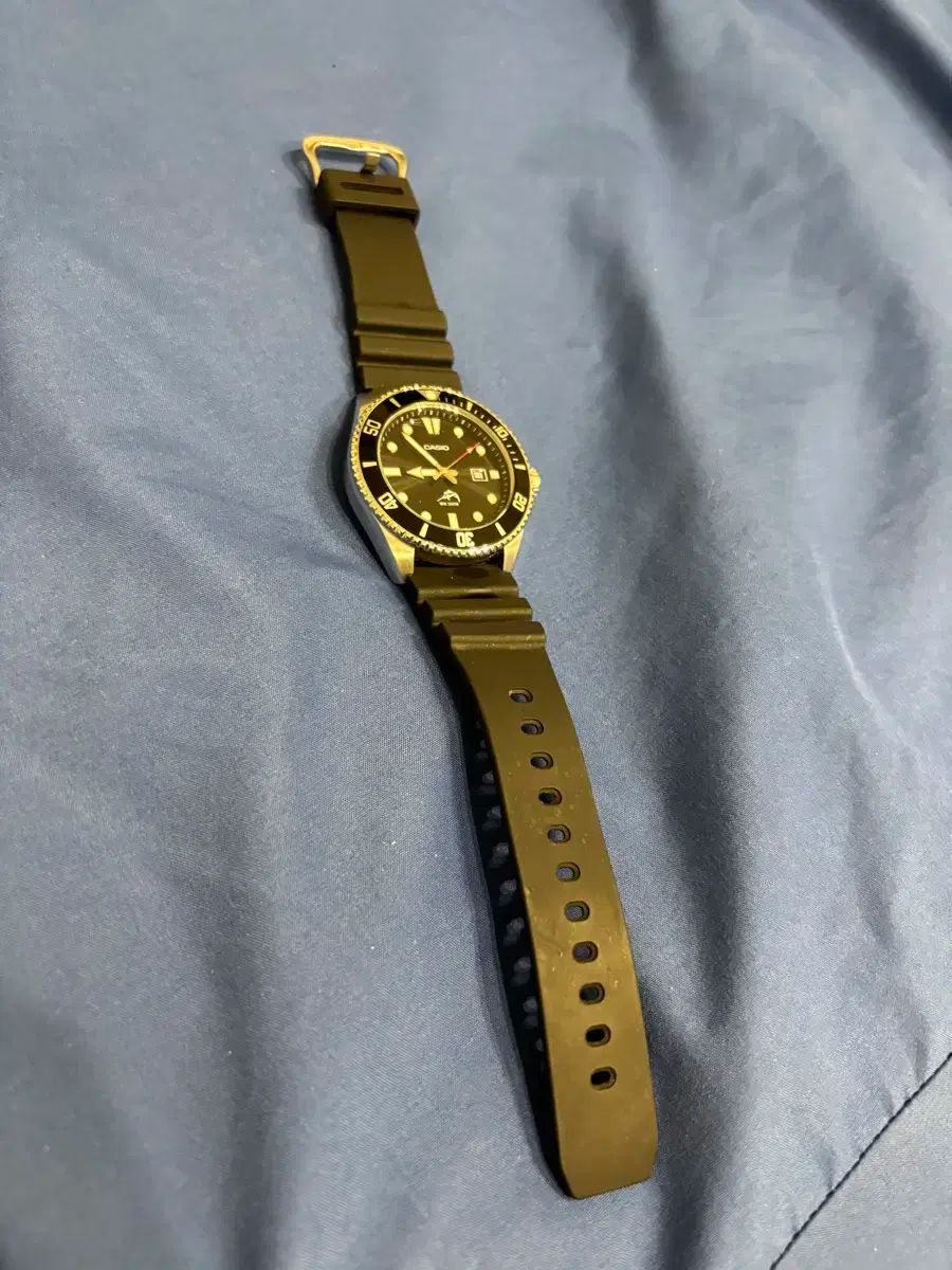 CASIO MDV-106 黒文字盤 黒カジキ