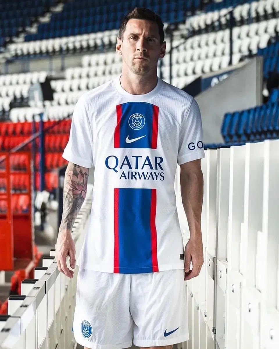 PSGユニフォーム5枚と PSG 割引 TokyoのTシャツ1枚セット(バラ売り可能)