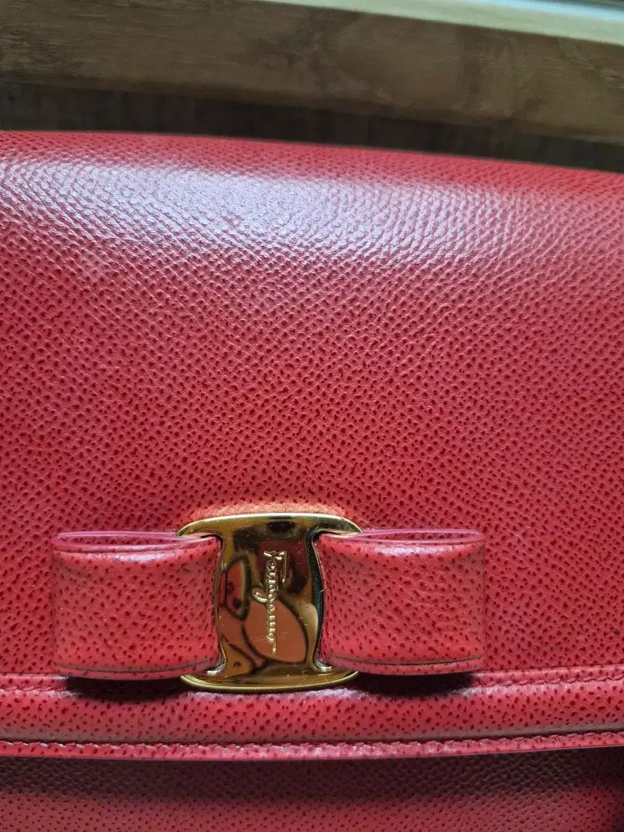 フェラガモ ジニヴァラ フラップバッグ ミディアム