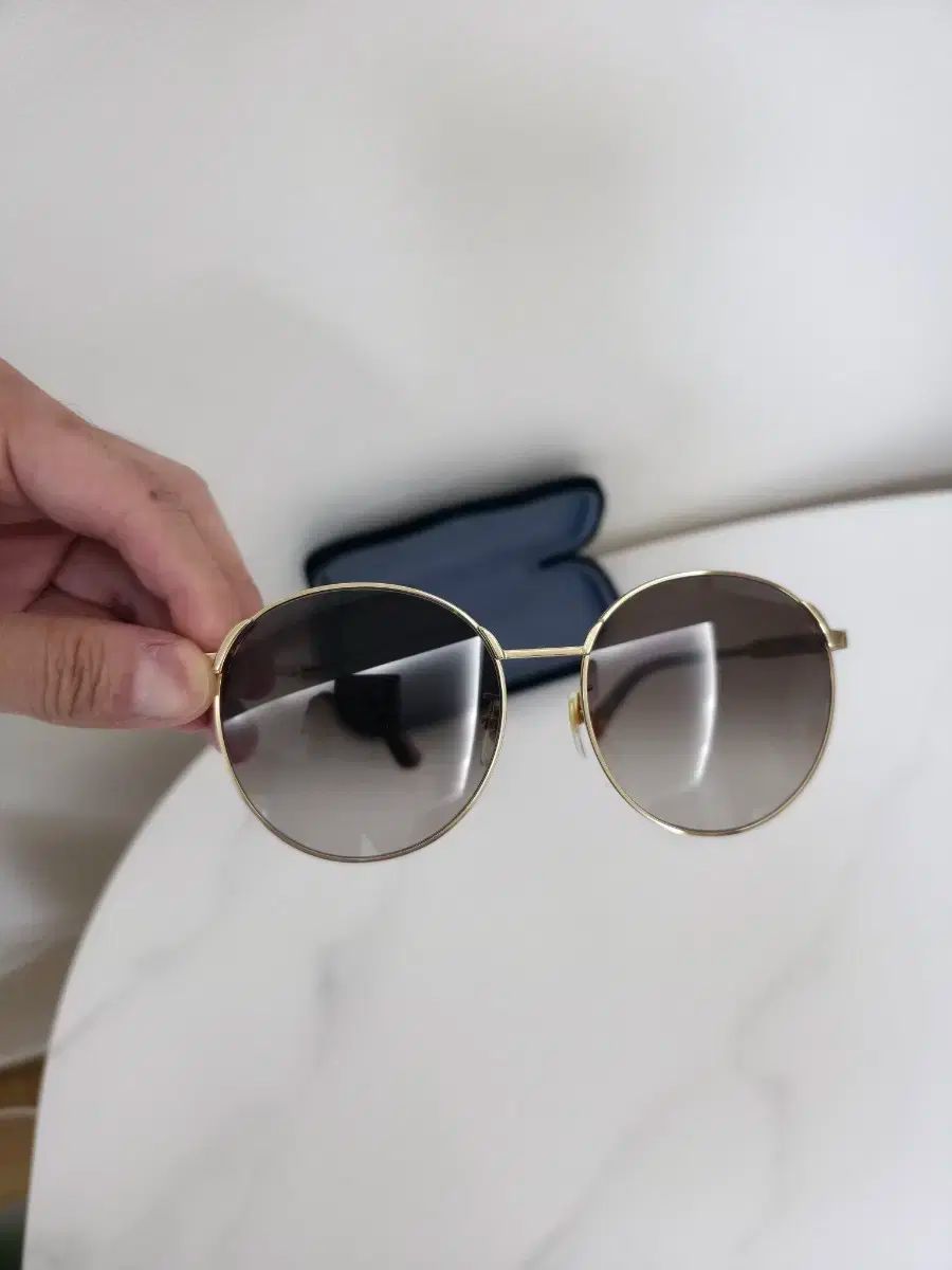 ラウンド メタル