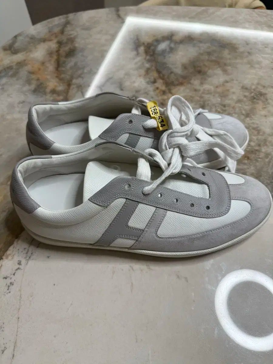 Hermes エルメス ルTHURSDAY S CHILD MESS Ver. スニーカー 41 サイズ