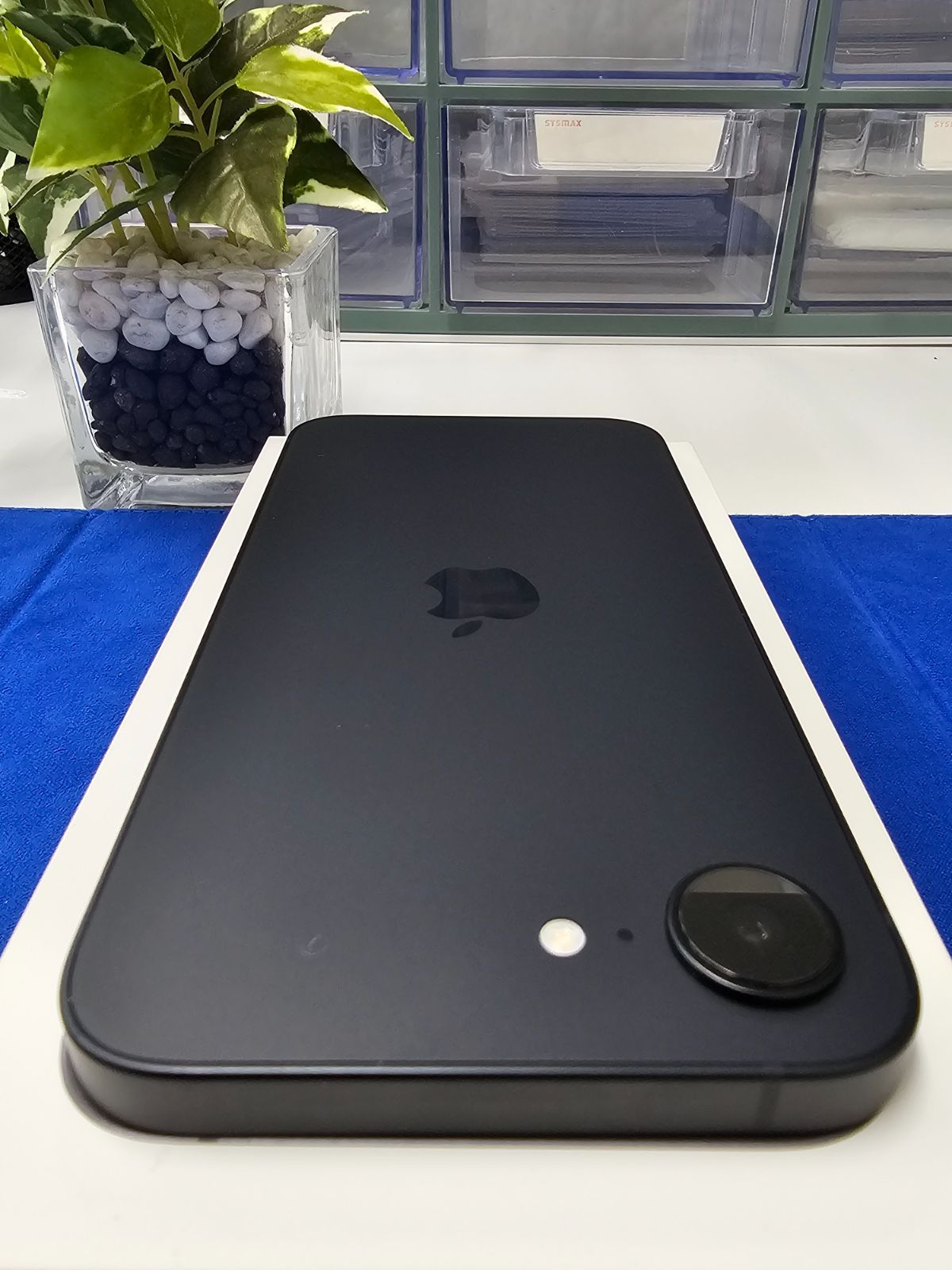 E1970 【美品 未使用に近い】iPhone16e Black 128GB バッテリー100