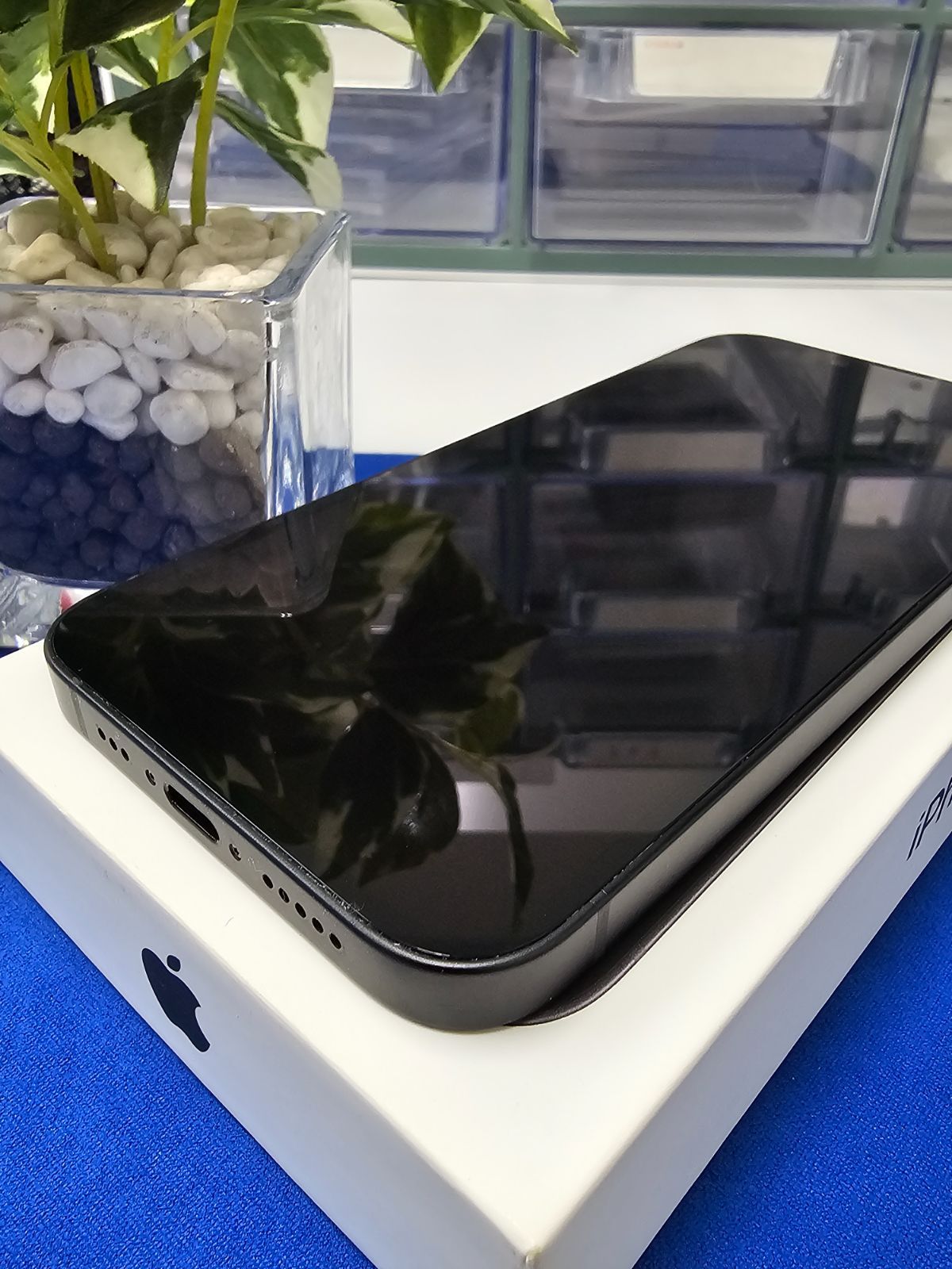 E1970 【美品 未使用に近い】iPhone16e Black 128GB バッテリー100